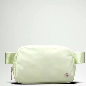 !!NWT!! 🆕 Lululemon Belt Bag In Kohlrabi Green/White